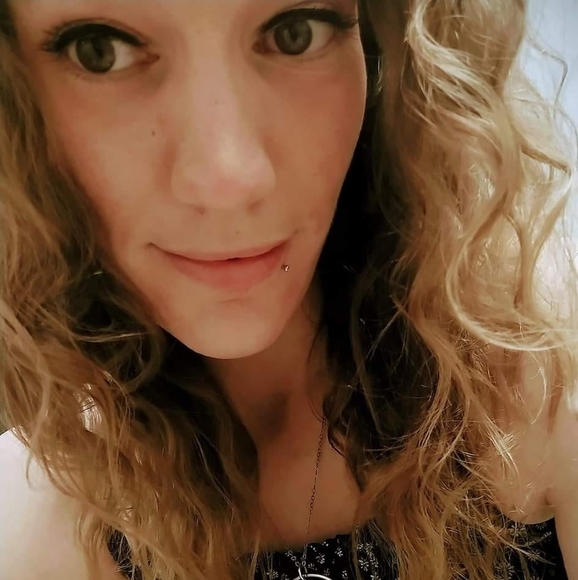 Meet your Posher, Ginny - Picture 1 of 1